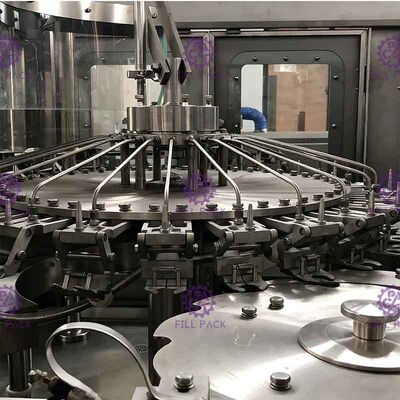 2L آلة تعبئة المياه المعدنية 3 في 1 خط تعبئة مياه الشرب أحادي الكتلة 4000BPH المزود