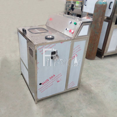 الفولاذ المقاوم للصدأ 304 3KW 300 BPH جالون محطة مياه المزود
