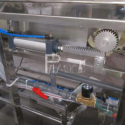 آلة تعبئة إبريق Sus 316 3200BPH Gallon مع حامل زجاجة